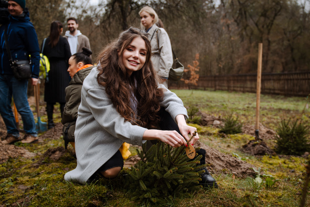 Українські селебріті висадили "Зірковий ліс" у рамках озеленення планети