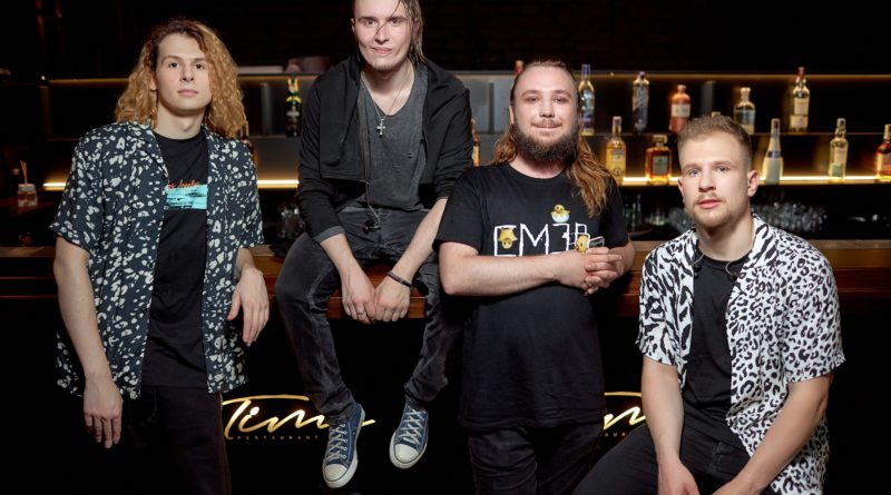 18 червня з нескінченним драйвом всередині, київський рок-гурт "Самозванці" відіграв свій сольний концерт для шанувальників.