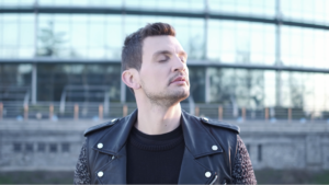 Український артист Sysuev представив новий кліп і сингл «Літо Лав». Артист зняв кліп відразу після локдауну у гарному містечку Амалфі на узбережжі Італії