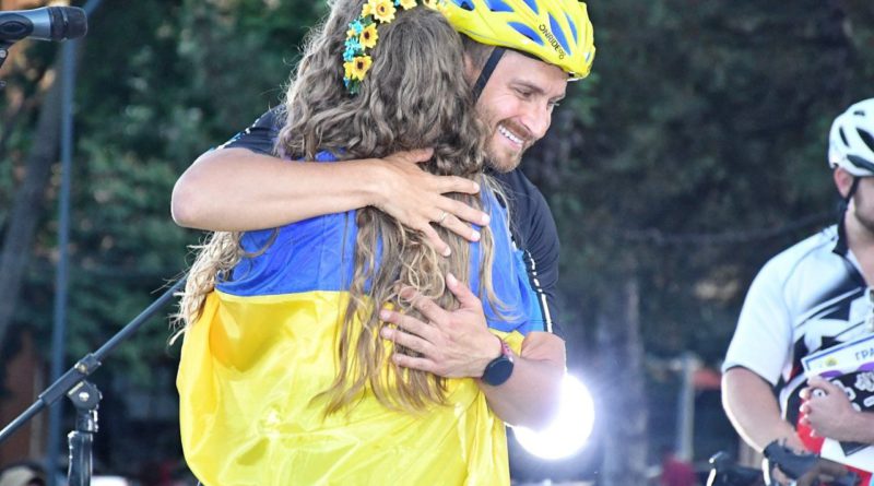 700 км на велосипеді, концерти на площах і мотивація для всієї України: "НЕзалежний" велотур Олега Собчука набирає обертів