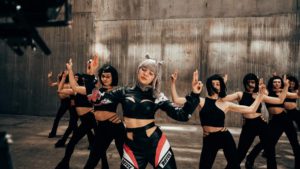 Uliana Royce представила танцювальне відео на пісню Sayounara