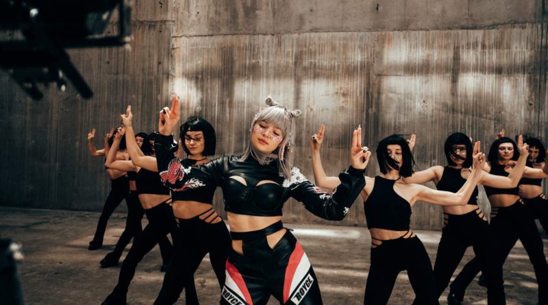 Uliana Royce представила танцювальне відео на пісню Sayounara