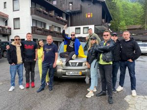 Українські артисти зібрали кошти на машину для ЗСУ