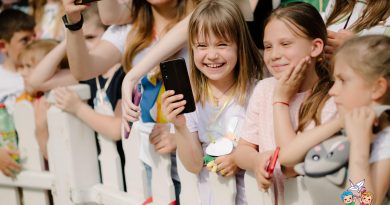 Діти - Дітям: Артисти та блогери з "Зіркового десанту" влаштували масштабне свято для дітей в Кам'янець-Подільському
