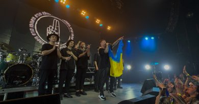 Концерт і сльози: у Львові пройшло два концерти Артема Пивоварова