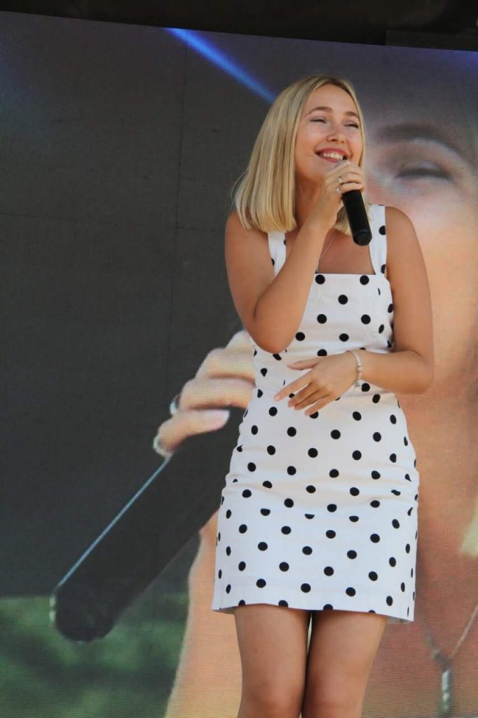 Співачка Nastya Lu презентує  пісню "Сонце" про Донбас