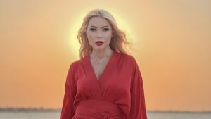 Співачка MOROZOVA презентувала пісню про непереможність та силу духу України