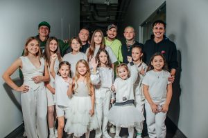 MOZGI, Оля Цибульська, Michelle Andrade та інші зірки об'єдналися на благодійному концерті у Києві на VIVA UKRAINIAN KIDS