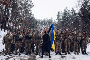 Незламна Люся Кава презентує нову пісню «НАРОДНА» до дня Збройних Сил України!