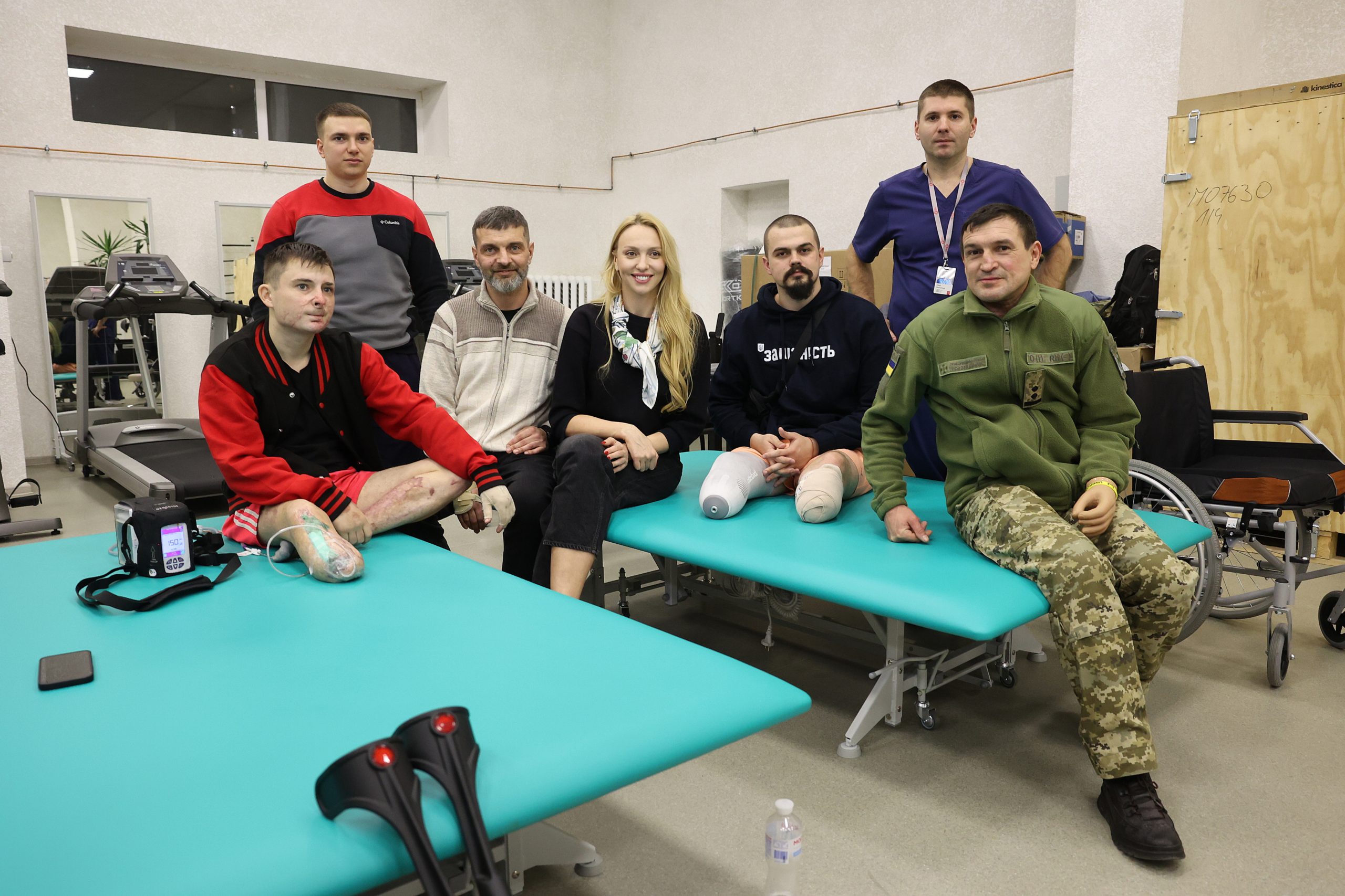 Оля Полякова та Михайло Діанов відвідали НЕЗЛАМНИХ пацієнтів в UNBROKEN Ukraine