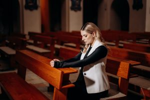 "Молитва" за Україну: донька відомого композитора Крістіна Присяжнюк випустила пісню, яку батько написав 27 років тому