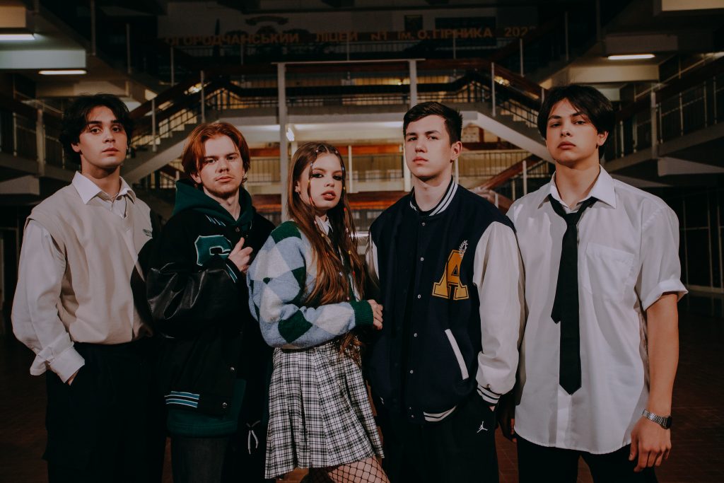 Бенд 7TEEN’S випустив соціальний відеокліп "Кричу" на тему підліткових переживань