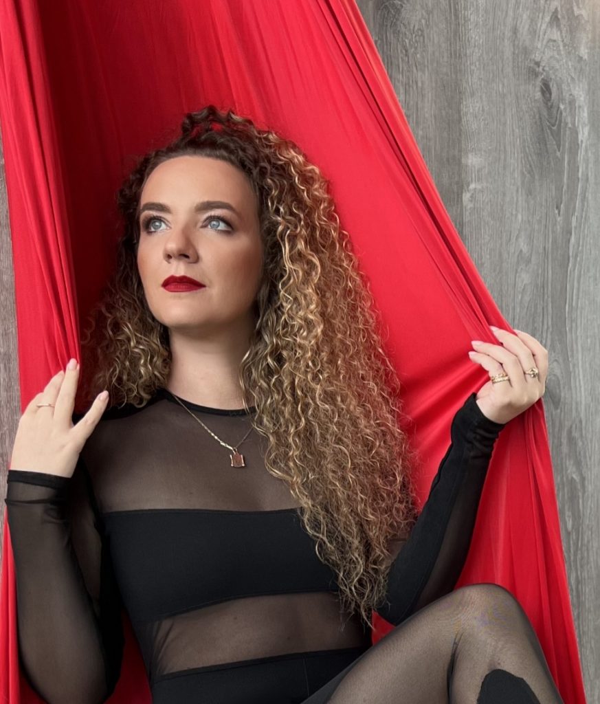 MARIANA представляє сингл Baila conmigo: гарячий симбіоз трьох культур