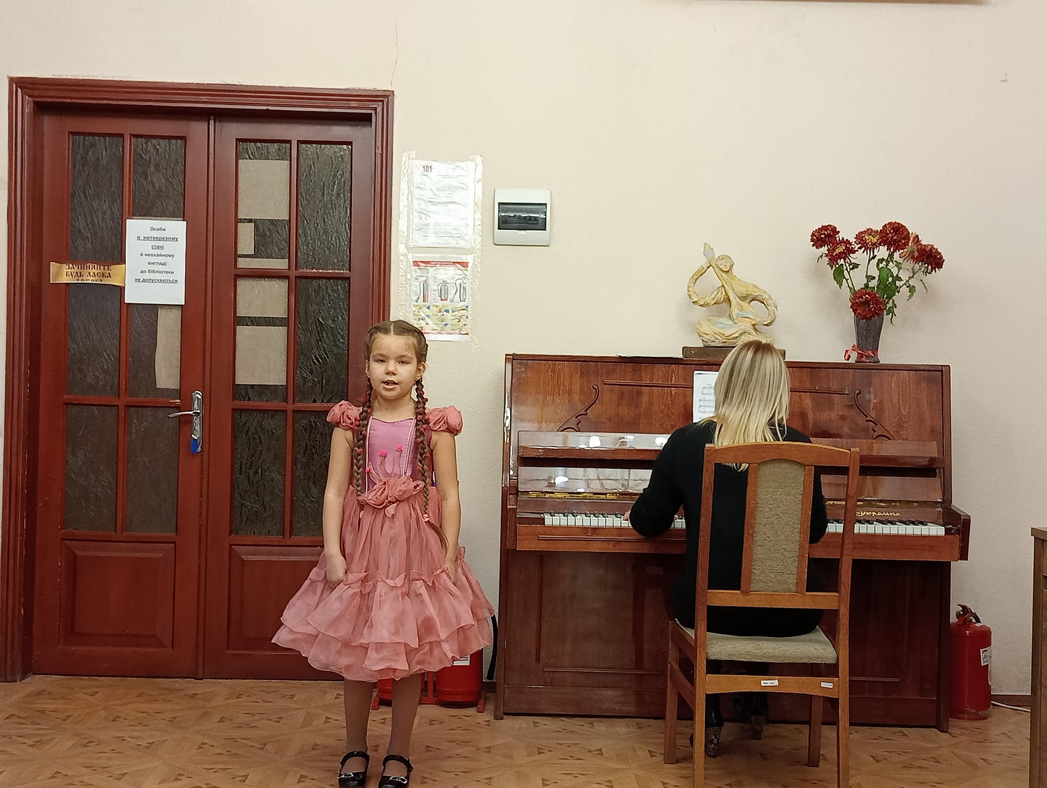 У Дитячій музичній школі №40 відбувся концерт вокального відділу “Осінні барви”