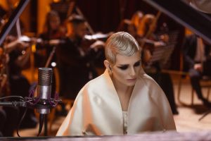 «Heart exposure symphony»: Janeuary зняла перший в історії київської філармонії відеокліп