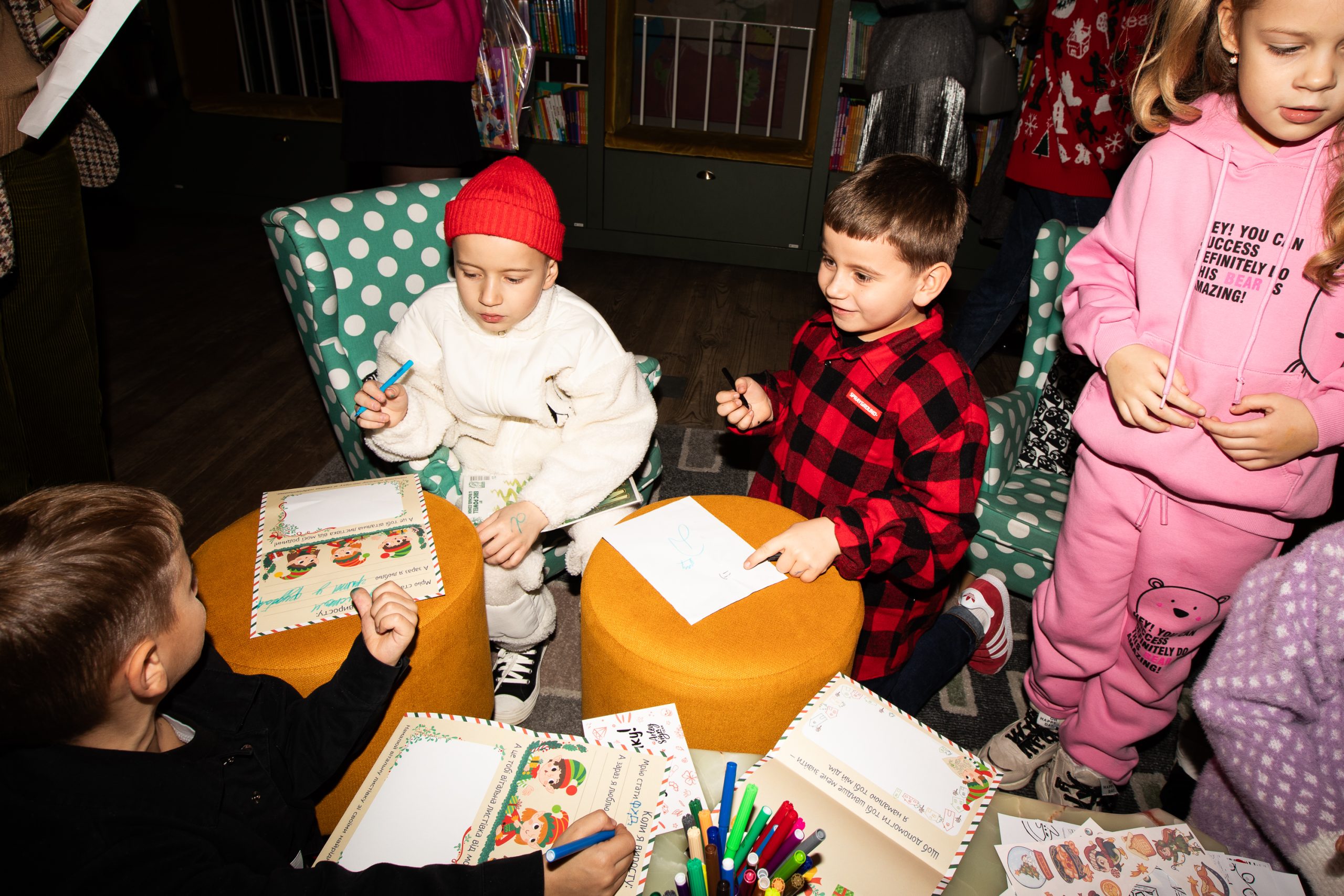 Дебют в ролі письменника! MONATIK провів презентацію своєї “Книги мрій” для дітей українських захисників