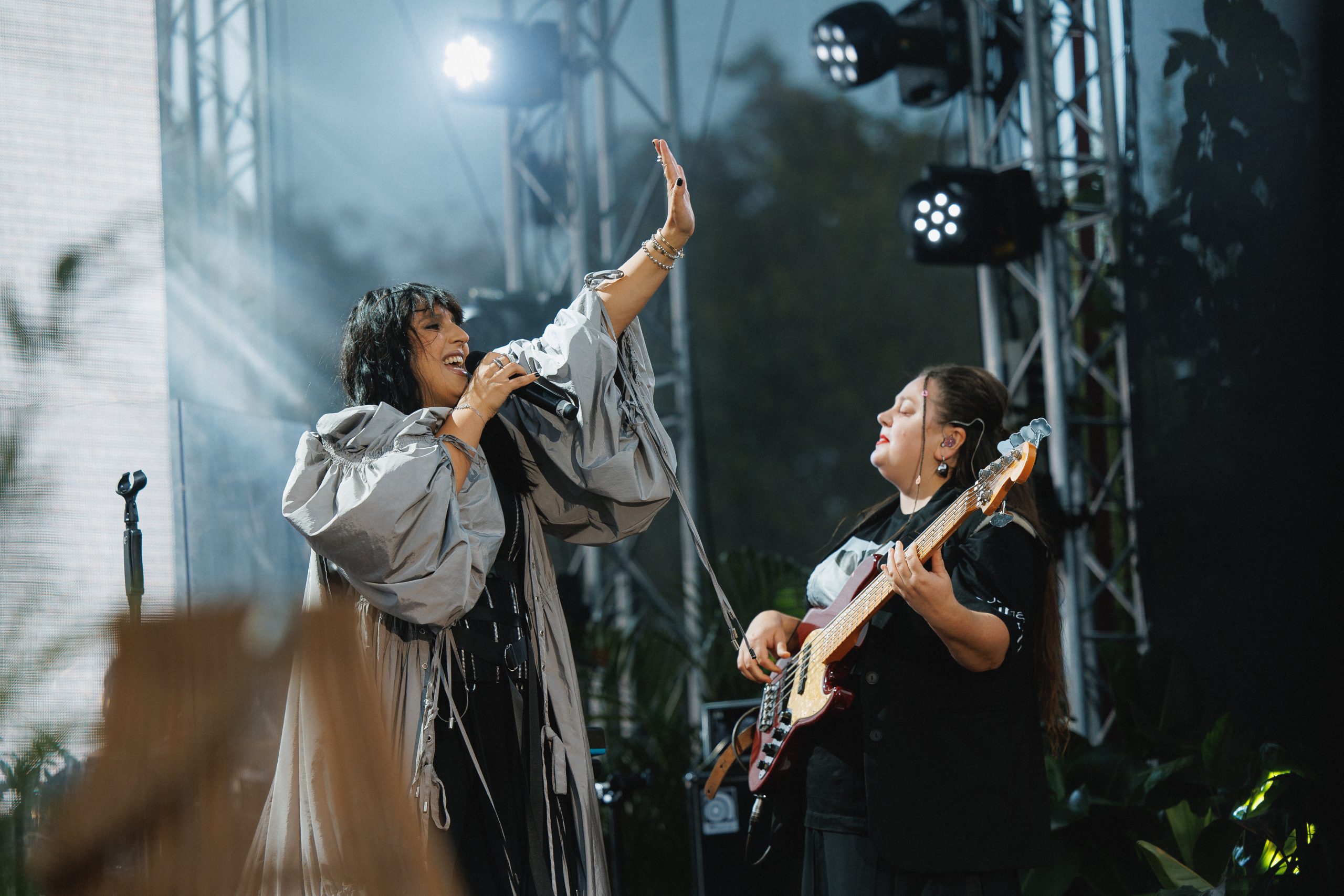 Тригодинний Live, сцена з живими квітами та шалена енергетика: JAMALA відіграла перший після народження дитини сольний концерт у Києві