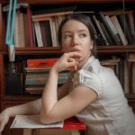 Виконавиця Слухай Сашу презентує свій перший міні-альбом “Випадкові”