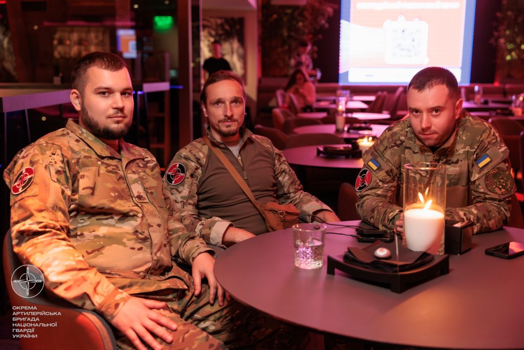 «Читай серцем»: благодійний поетичний вечір на підтримку артилерійської розвідки