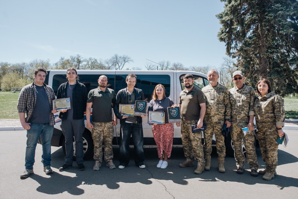 SoftServe та Океан Ельзи передали 30 швидких українським медикам
