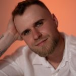 Влад Гнатовський презентує легендарну пісню Миколи Мозгового “Вперше” – нове звучання вшанування класики української естради
