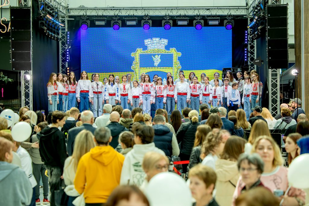 Концерт зірок, книга історії і подяки: як Оболонь відзначила 50-річчя