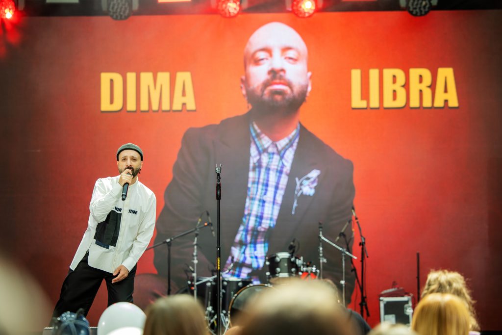 Концерт зірок, книга історії і подяки: як Оболонь відзначила 50-річчя