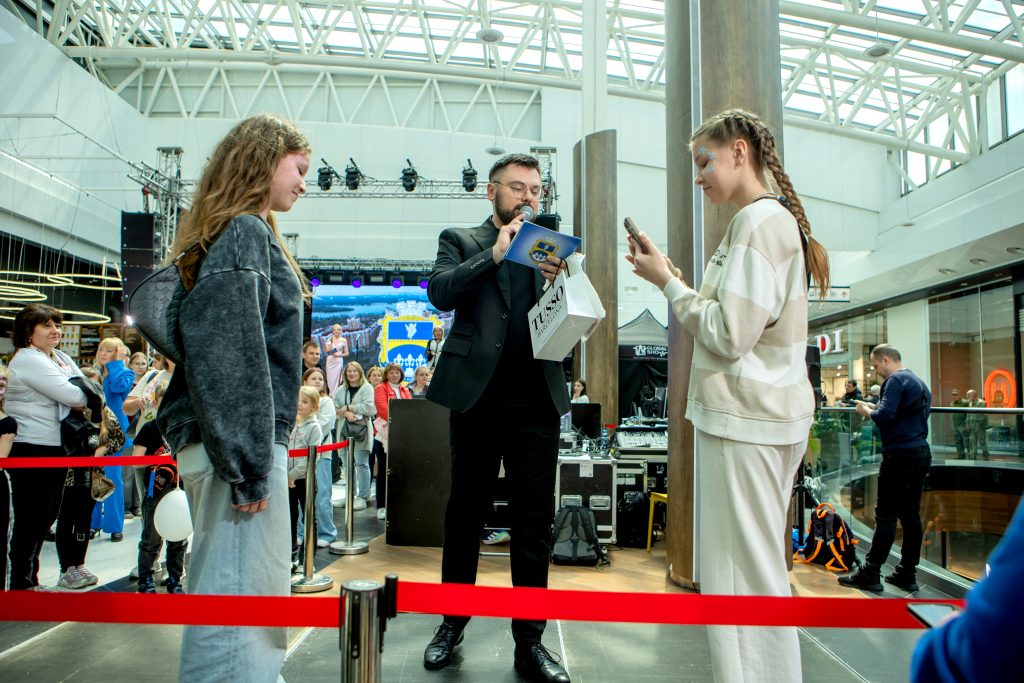 Концерт зірок, книга історії і подяки: як Оболонь відзначила 50-річчя