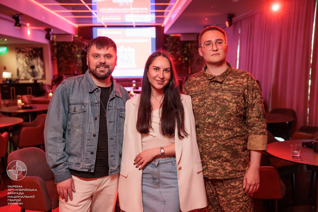 «Читай серцем»: благодійний поетичний вечір на підтримку артилерійської розвідки