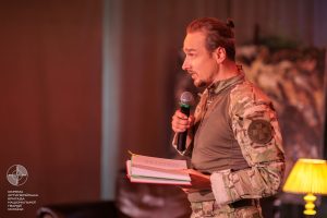 «Читай серцем»: благодійний поетичний вечір на підтримку артилерійської розвідки