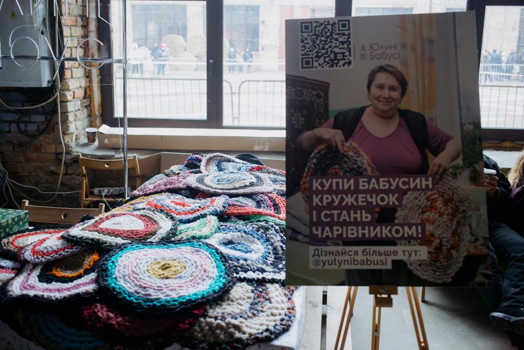 БФ «Юлині бабусі» збиратиме бабусині фрази для мерчу