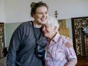 БФ «Юлині бабусі» збиратиме бабусині фрази для мерчу