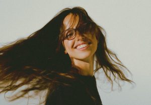 Прем’єра від Liza Bibikova — тепла лірична пісня “Вдома”