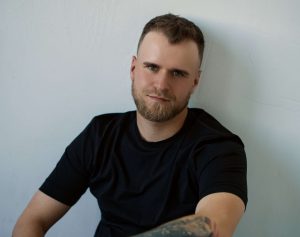 Влад Гнатовський презентує пісню “Ще трохи”