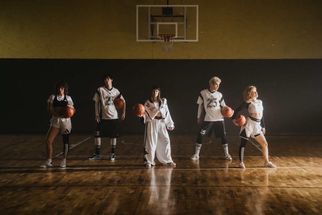 KLER об’єднала баскетбол і танці у кліпі “Тисяча пісень”