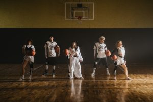 KLER об’єднала баскетбол і танці у кліпі “Тисяча пісень”