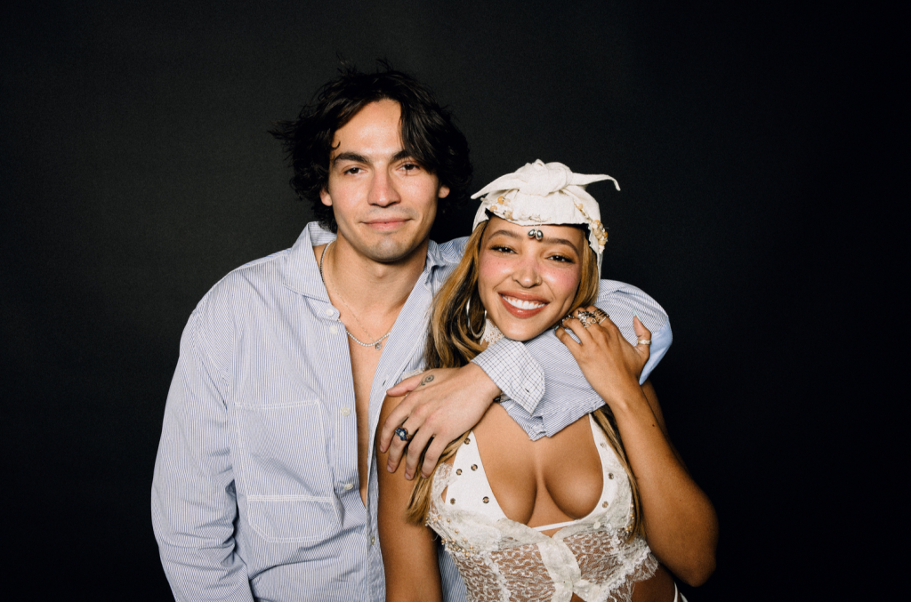 Disco Lines, Tinashe – No Broke Boys (переклад українською)