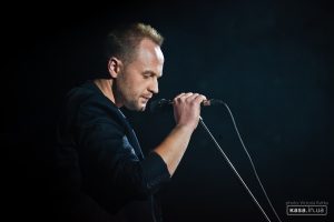 “Вона не знає молитви”: історія кохання у кліпі Павла Табакова