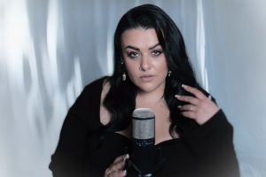 Українська співачка GARNA представляє сингл «Тобою дихаю»