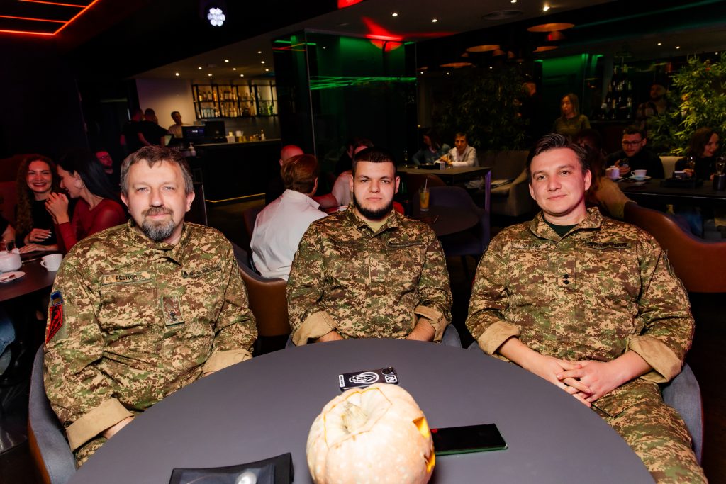 «Читай серцем»: зірка шоу «Холостяк» зачитав вірші