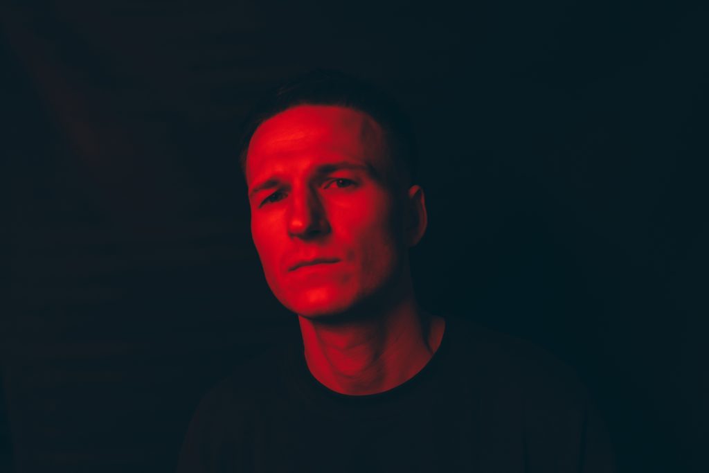 Реліз нового синглу від DOVI "Ми всі в тумані"