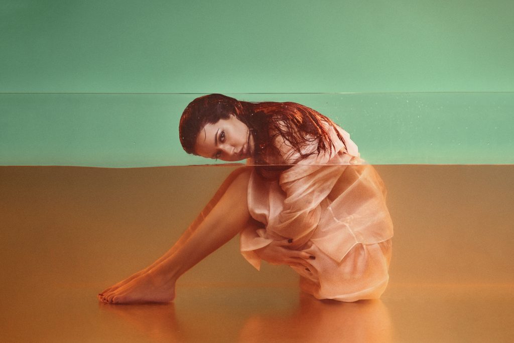 Новий трек Olya Shelby “Зруйнована”: біль стає точкою відліку