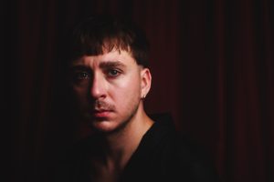 Лівінстон презентує мініальбом “Де ніч торкається води”