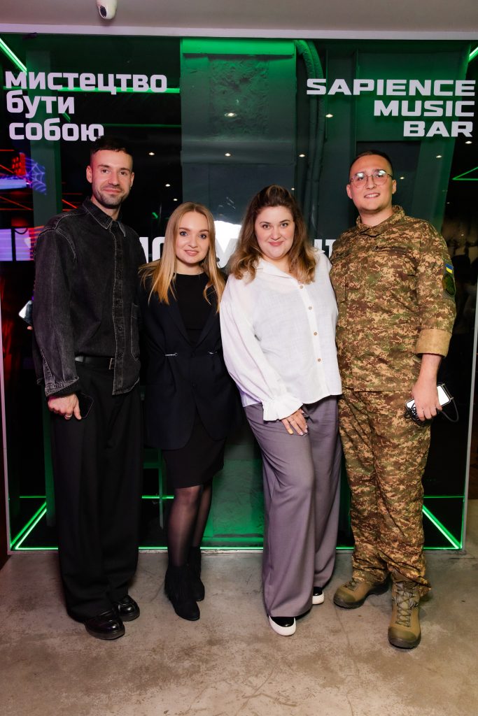 «Читай серцем»: зірка шоу «Холостяк» зачитав вірші