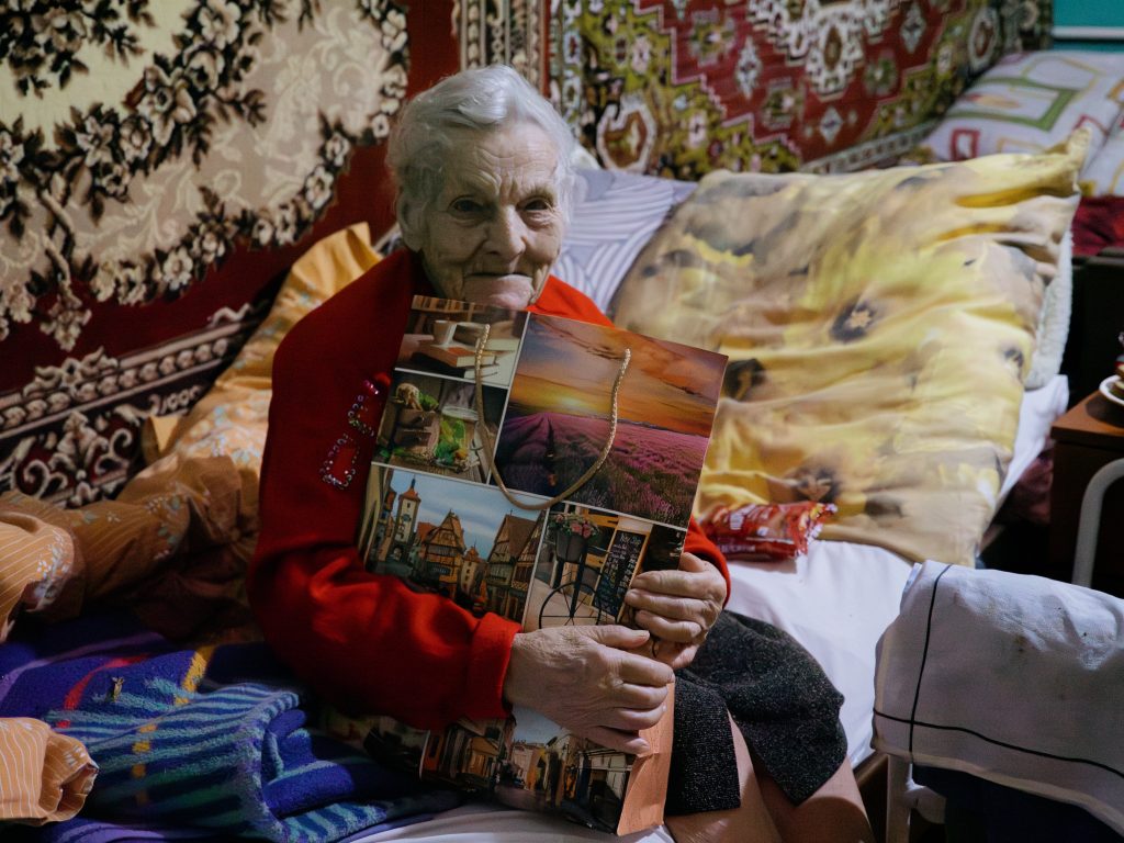 «Юлині бабусі» збирають подарунки для самотніх літніх людей