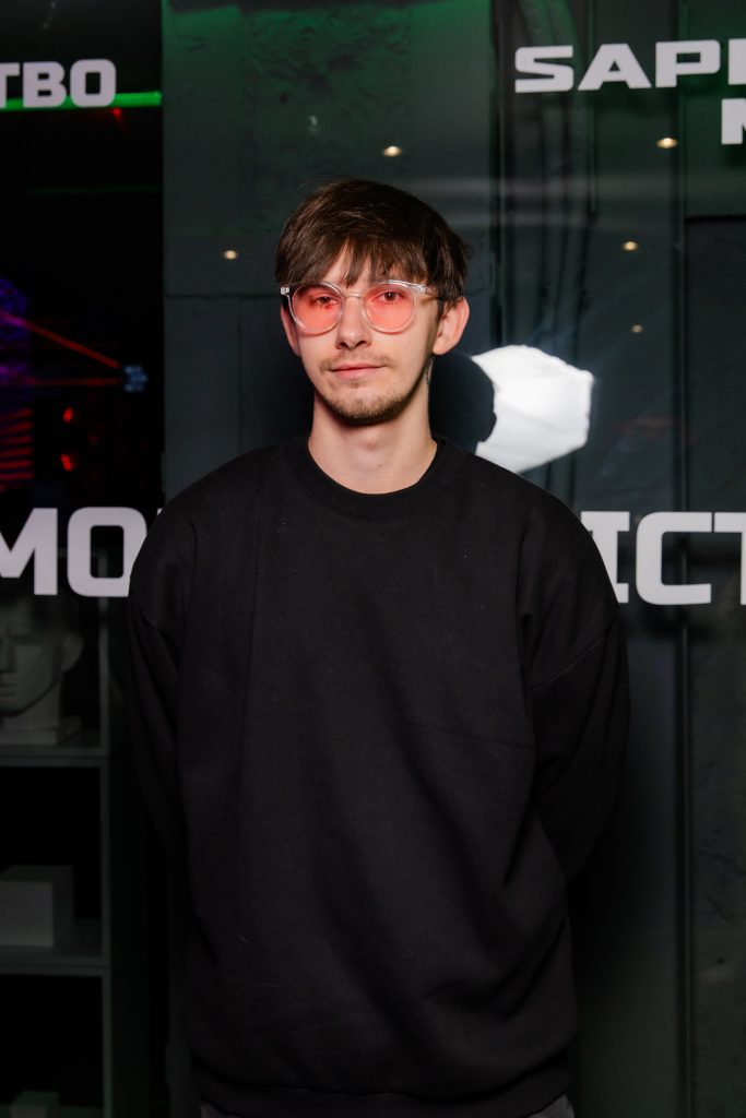 «Читай серцем»: зірка шоу «Холостяк» зачитав вірші