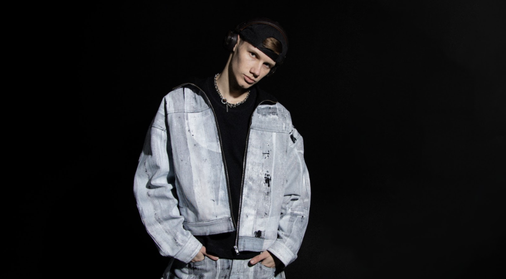 “Їй пасує це” — dark pop історія від Golubenko