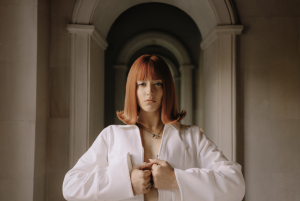 «Розкішна і зла»: Grisana про непростий шлях створення дебютного альбому, підтримку ЛГБТК+ спільноти та співпраці