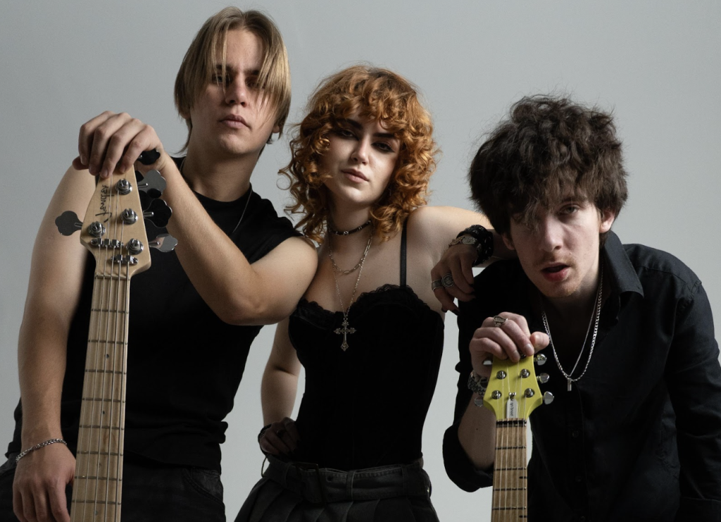 «Тримай мене» від The Elliens: про ніжність що болить