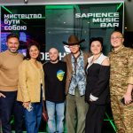 «Читай серцем»: зірка шоу «Холостяк», олімпійський чемпіон та мама української моди зачитали вірші 